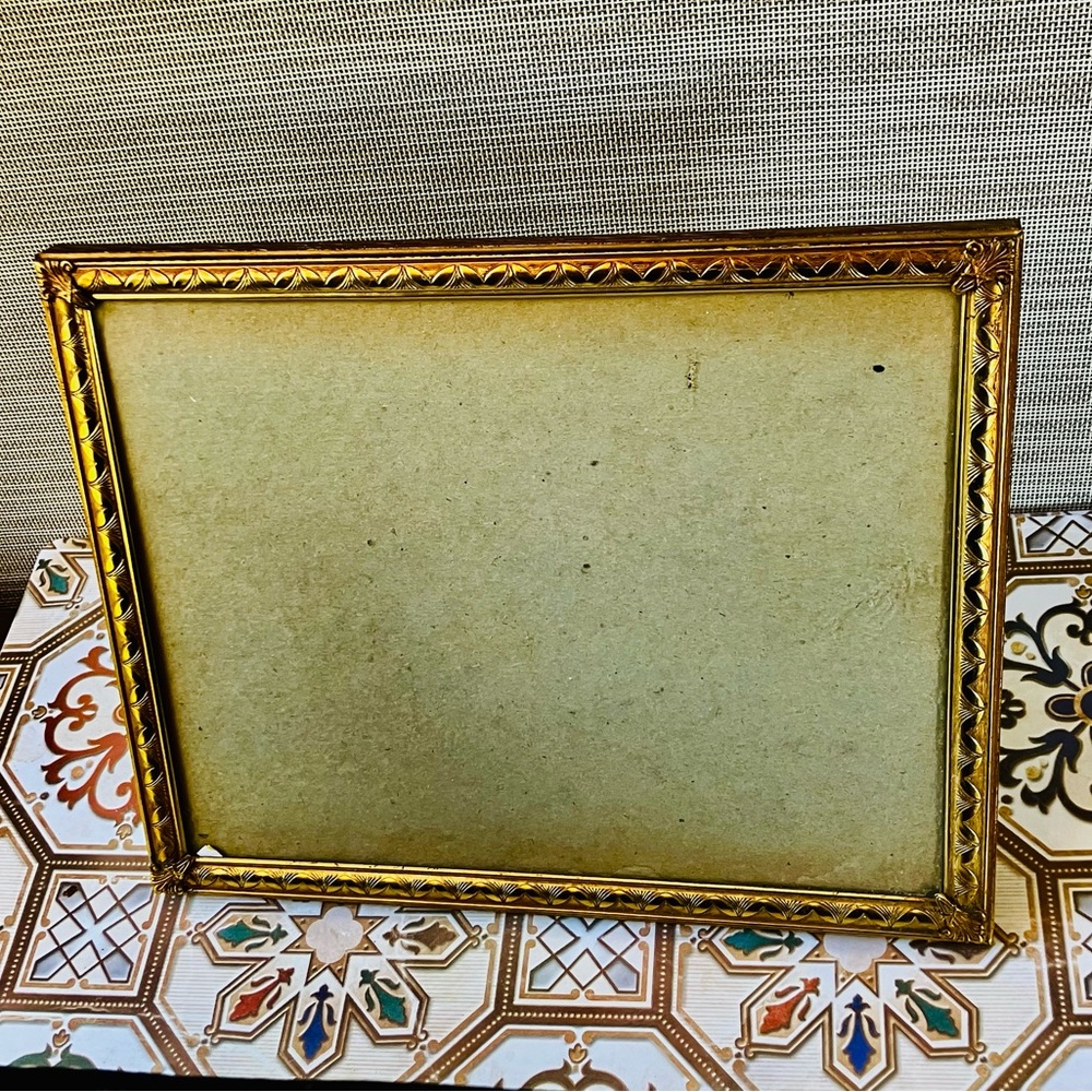 Vintage Hollywood Regency Ornate Etched Gold Metal Picture Frame With Glass 8X10